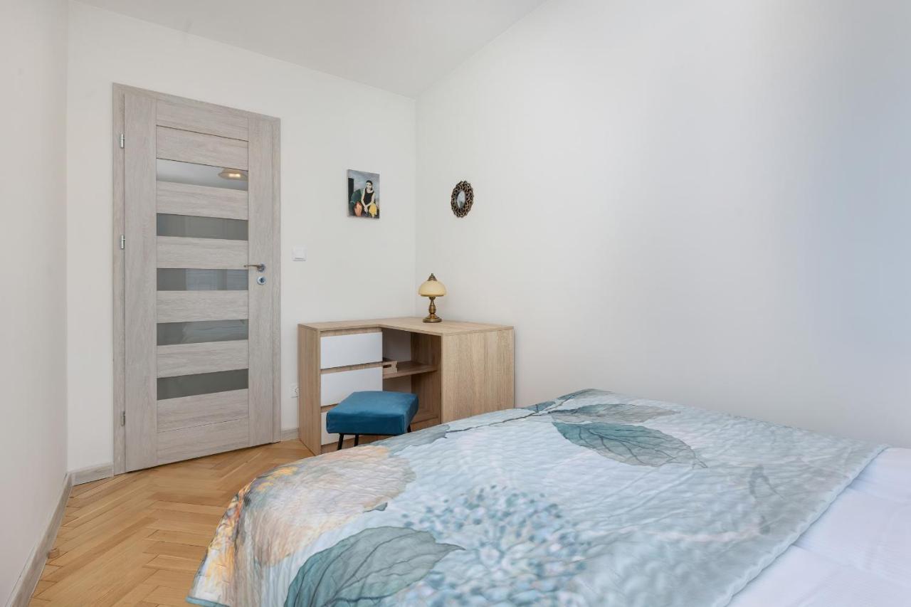 Cozy And Comfortable Wola Apartment By Noclegi Renters Varsóvia Exterior foto