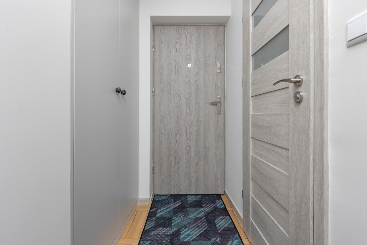 Cozy And Comfortable Wola Apartment By Noclegi Renters Varsóvia Exterior foto